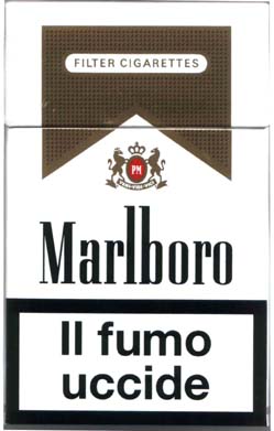 Image of pack of Marlboro cigarettes reading "il fumo uccide" or "smoke kills".